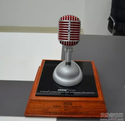 銳聲榮獲ACE頒贈(zèng)SHURE 5575LE紀(jì)念版話筒 傳承行業(yè)經(jīng)典，共譜音響新篇